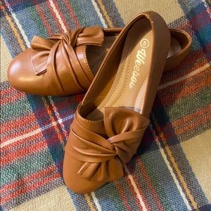 Wee boo tan bow flats